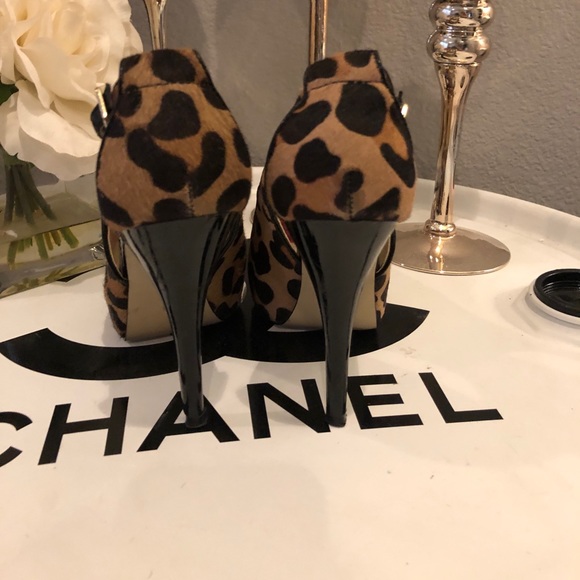 Guess Size 6 Heels - Picture 4 of 5